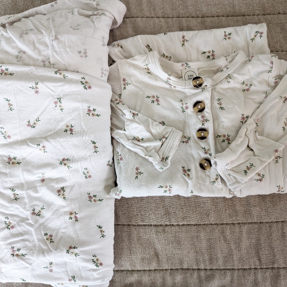 Lou Lou & Co knotted gown and swaddle blanket girl floral white